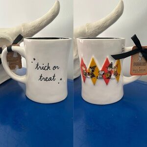 Rae Dunn Peanuts Charlie Brown Snoopy Lucy Sally Trick or Treat Halloween Mug